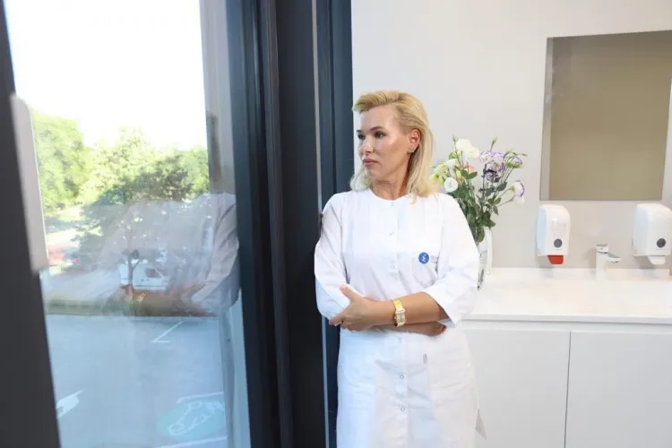 Dr. Viorica Dănilă în cabinetul de consultații